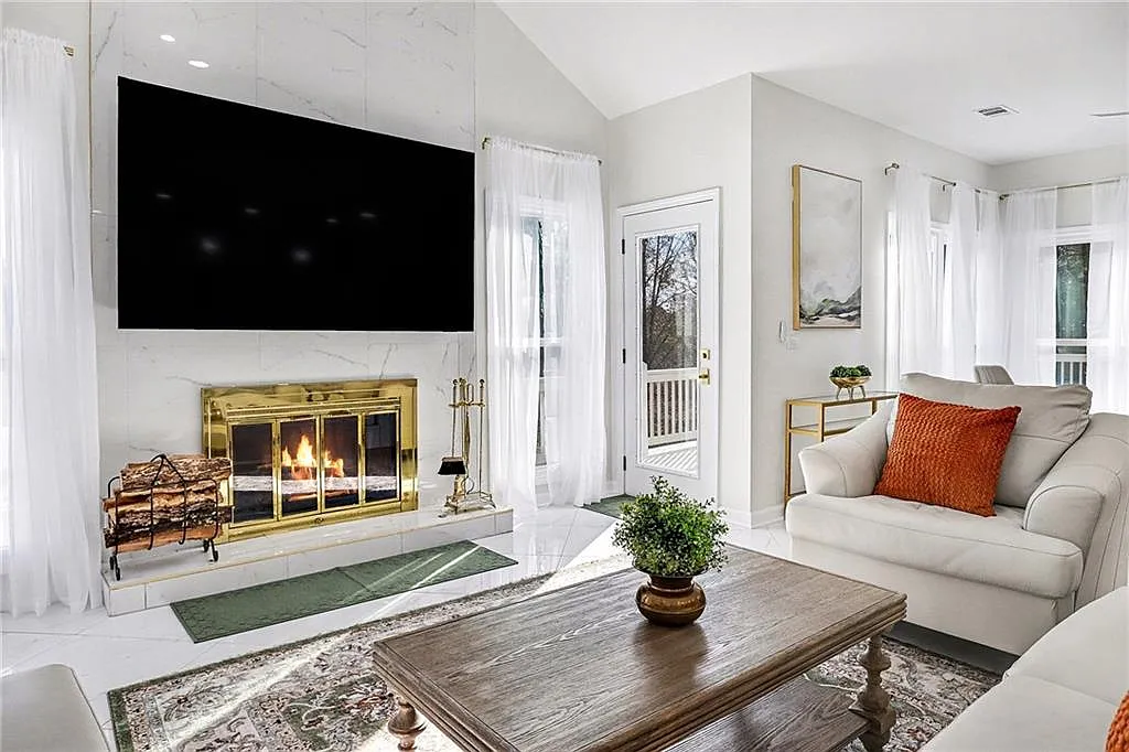 4 bed, 5.0 bath, 4270 sqft, $9,000 — Photo 4