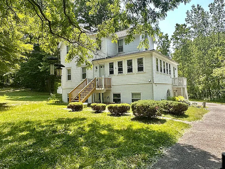 2 bed, 1.5 bath, 2000 sqft, $1,900 — Photo 2
