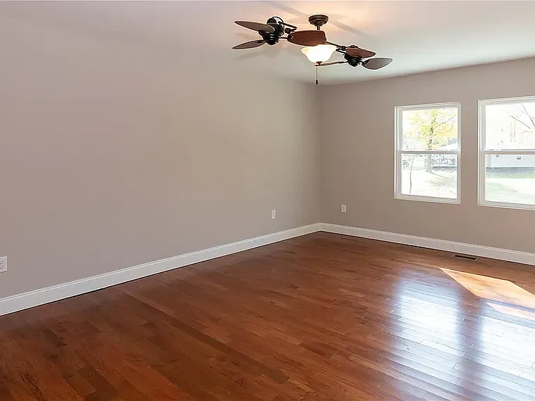 1341 Meadow Dr — Photo 11