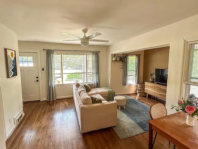 1181 Westview Dr SW — Photo 2