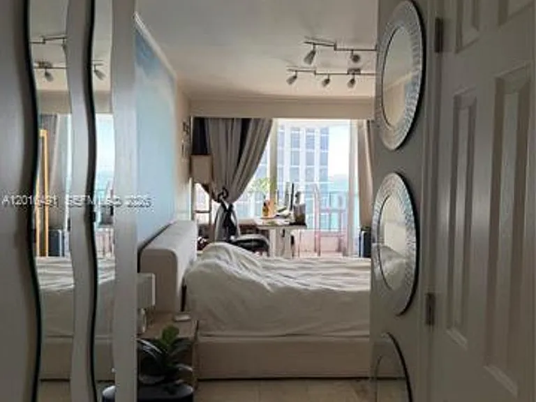 555 NE 15th St #19E — Photo 25