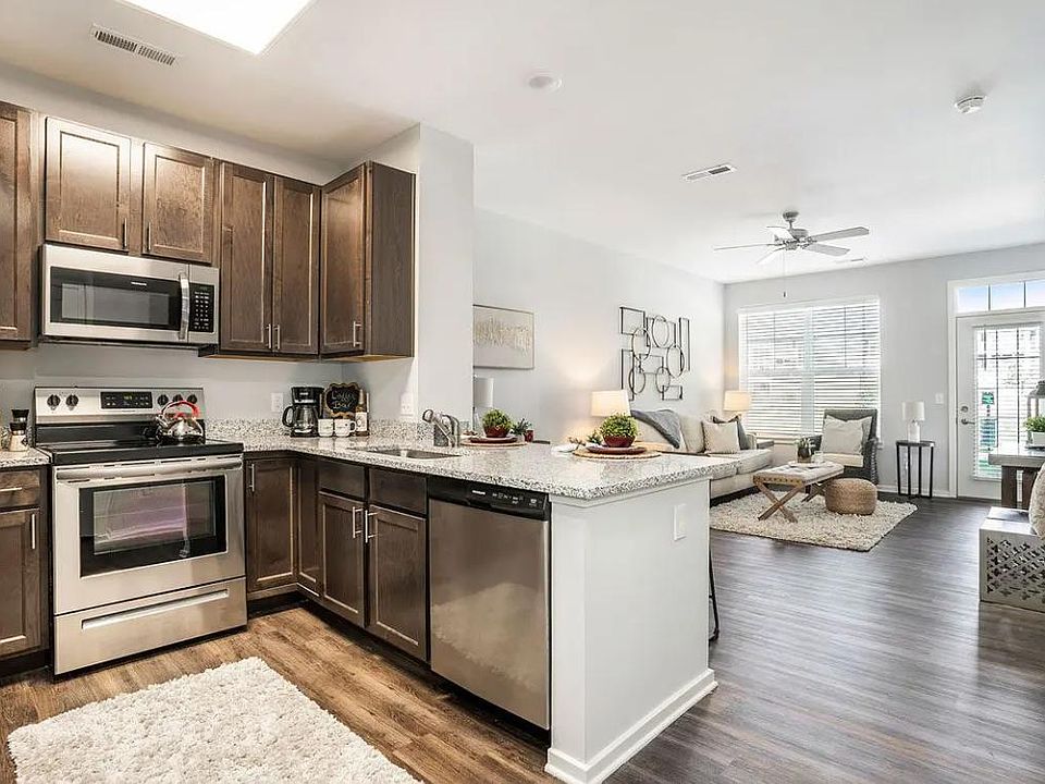 1st image of 376 Beacon Light Cir #305