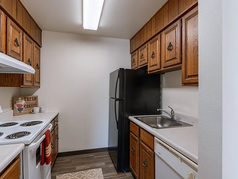 Grand Forks, ND Cedarwood Apartments | Kitchen