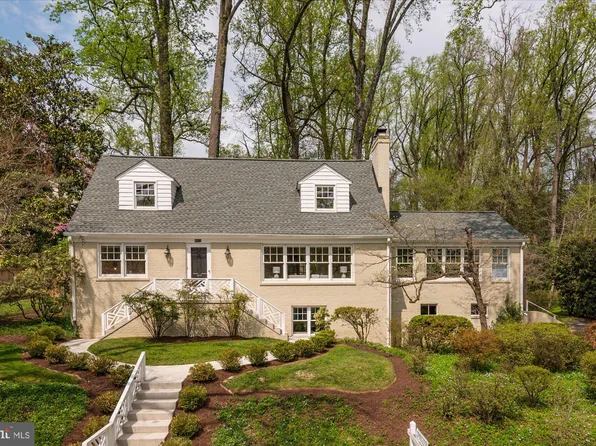 9512 E Stanhope Rd, Kensington, MD 20895