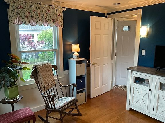5th image of 14 Narragansett Dr