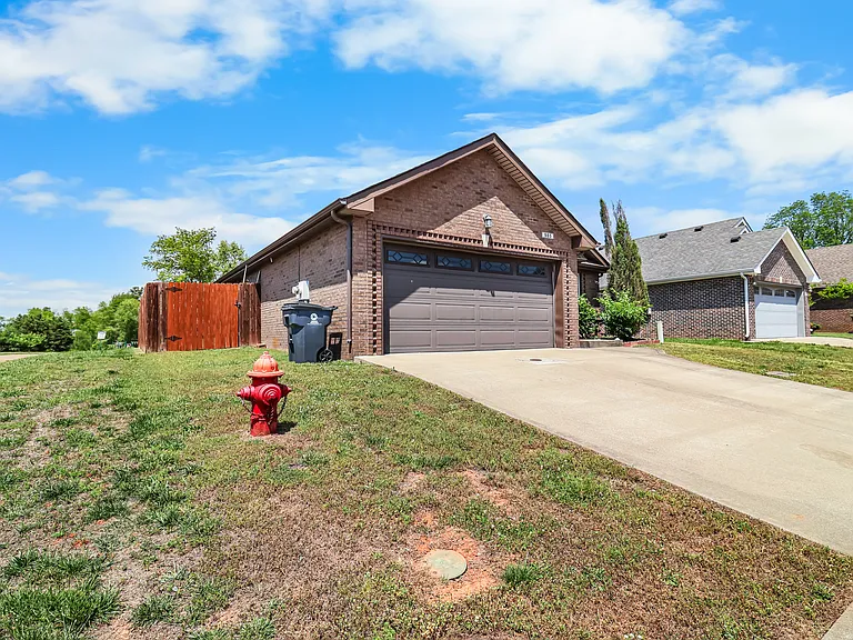 985 Culverson Ct — Photo 2