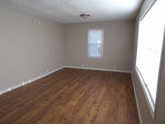 3rd image of 225 Mulberry Ct