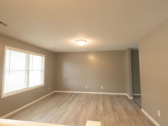 5th image of 2101 Warwick St #A