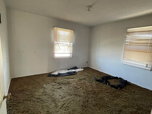 4th image of 2920 W Alice Ave