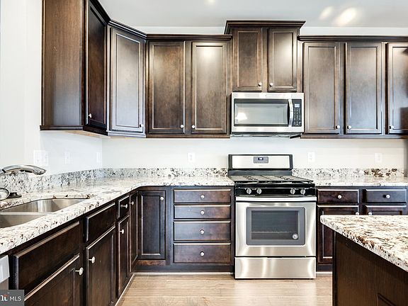 5th image of 8814 Sweet Rose Ct