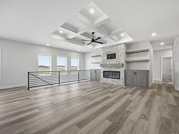 4th image of 920 Yorkshire St