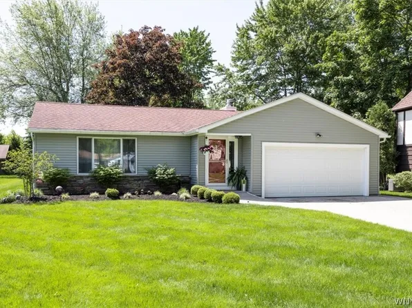 19 Moorgate Ct, East Amherst, NY 14051