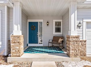 915 Drew Dr, Woodbury, MN 55129