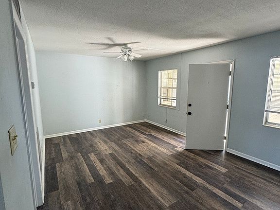 3rd image of 209 Columbia Dr APT 4