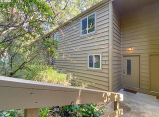 8 Cervantes Cir, Lake Oswego, OR 97035
