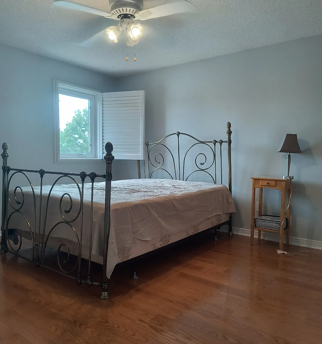 5 bed, 2300 sqft, $1,000 — Photo 2