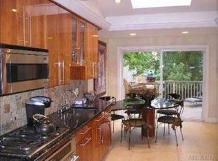 2986 Holiday Park Dr, Merrick, NY 11566