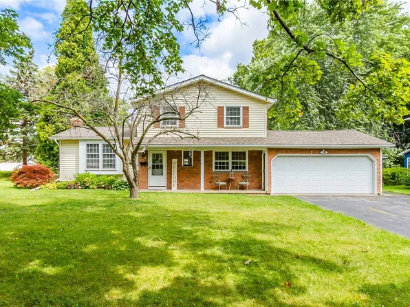 7 Picturesque Dr, Rochester, NY 14616