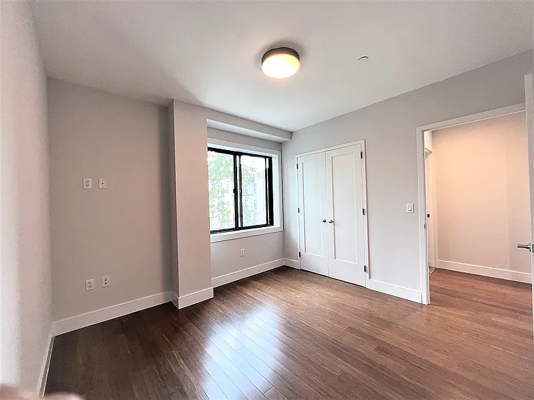 25-32 30th Dr #3D — Photo 7