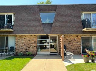 161 E Queenwood Rd APT A6, Morton, IL 61550