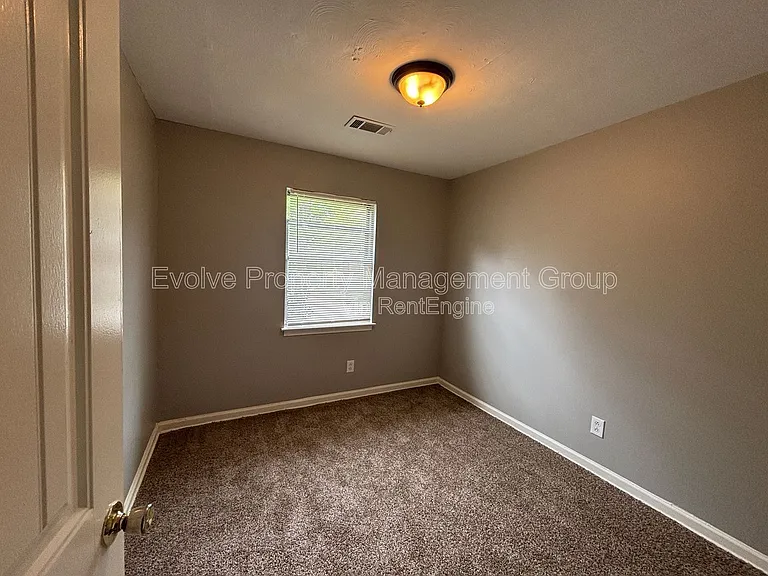 4268 Glenbrook St — Photo 21