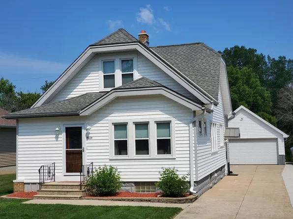 9254 S 8th Ave, Oak Creek, WI 53154