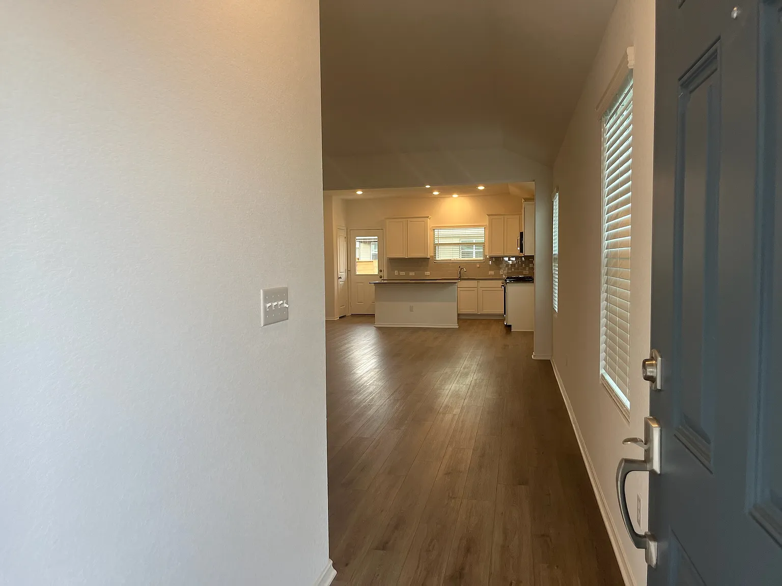 4 bed, 1774 sqft, $2,600 — Photo 3