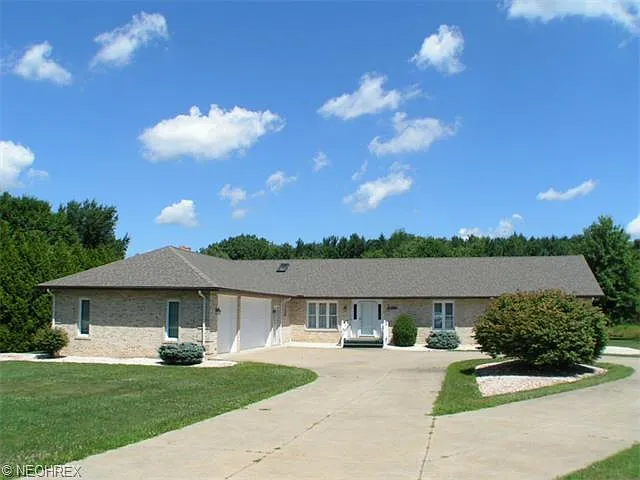 4571 Sharon Copley Rd photo 1