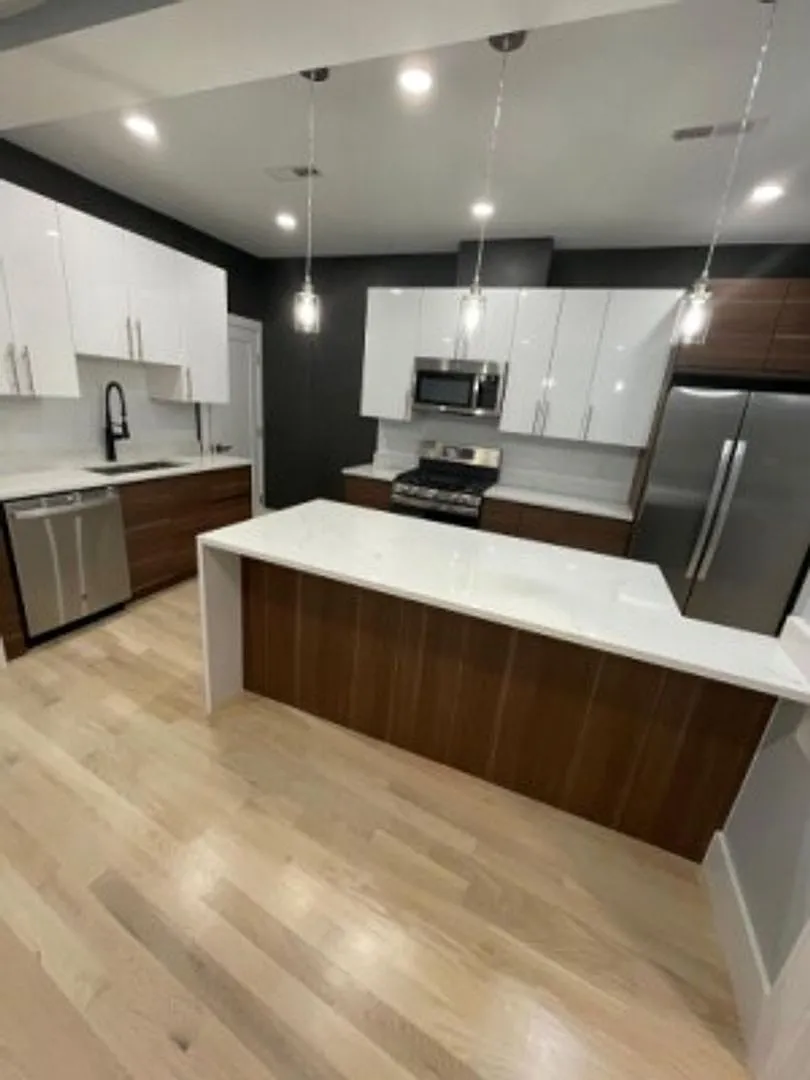 Renovated 3 Bed/2 Bath Right In The Heart Of Washington Square! — Photo 4