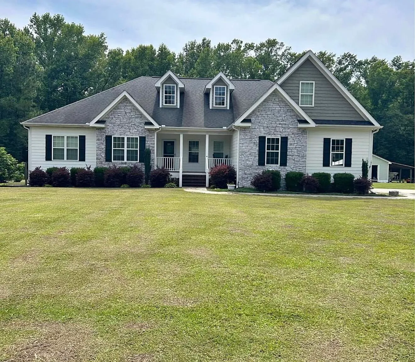3 bed, 3.0 bath, 2506 sqft, $2,100 — Photo 1