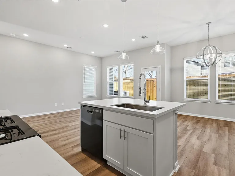 9906 Clark Canyon Ln — Photo 5