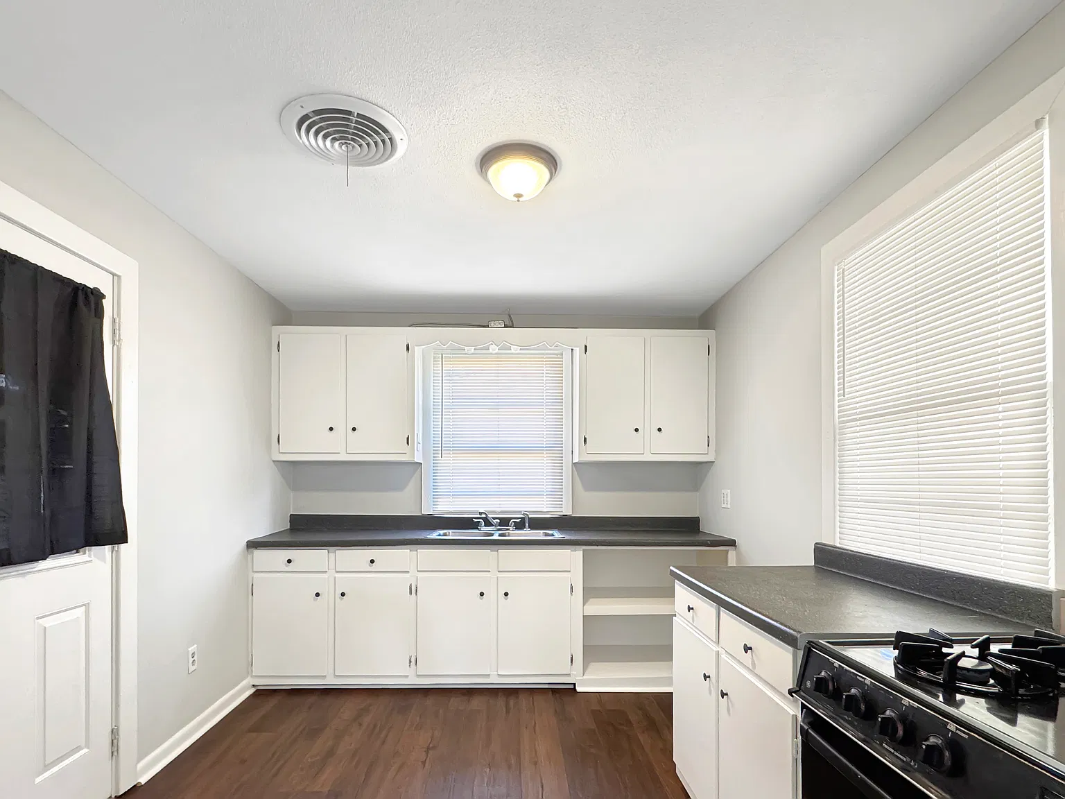 3 bed, 1350 sqft, $1,500 — Photo 3
