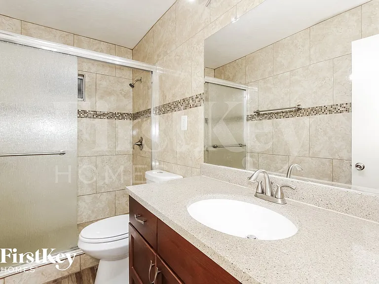 2126 W San Miguel Ave — Photo 14