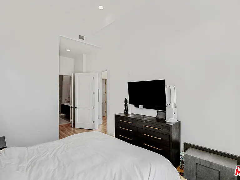 118 S Kenwood St #102 — Photo 12