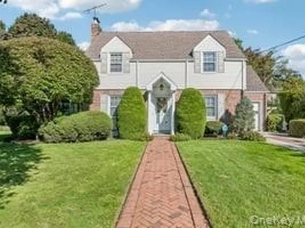 49 Ogden Avenue, East Williston, NY 11596