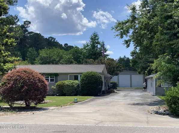 2917 Maco Road NE, Leland, NC 28451