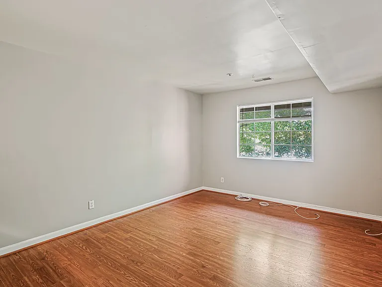 4906 Columbia Rd #8 — Photo 5