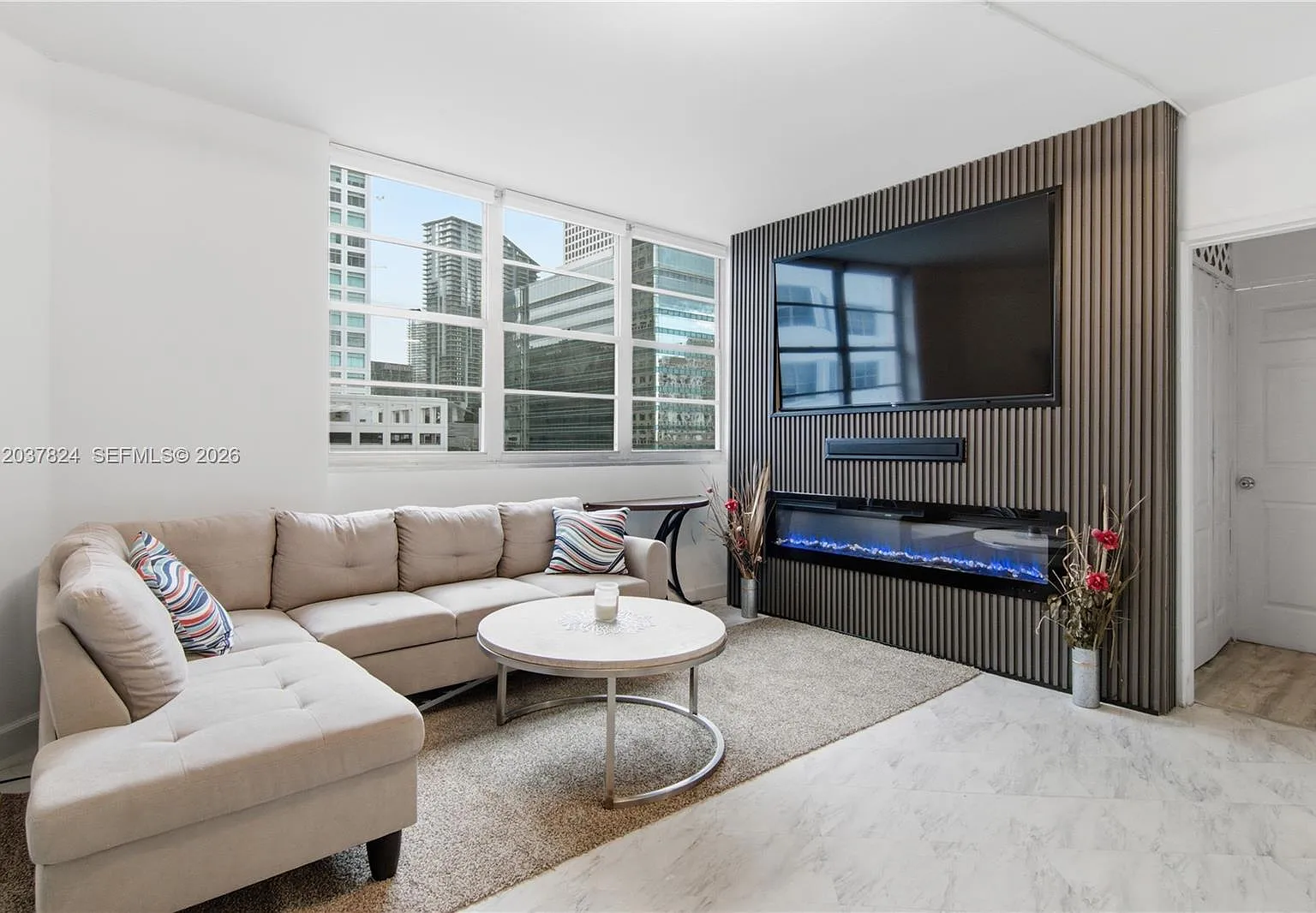 Four Ambassadors Condo Ph — Photo 1