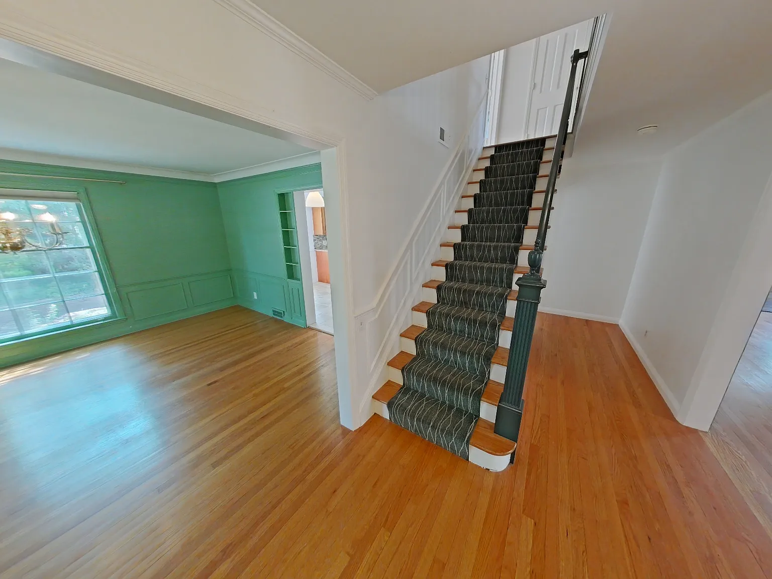 4 bed, 3.5 bath, 2601 sqft, $3,500 — Photo 2