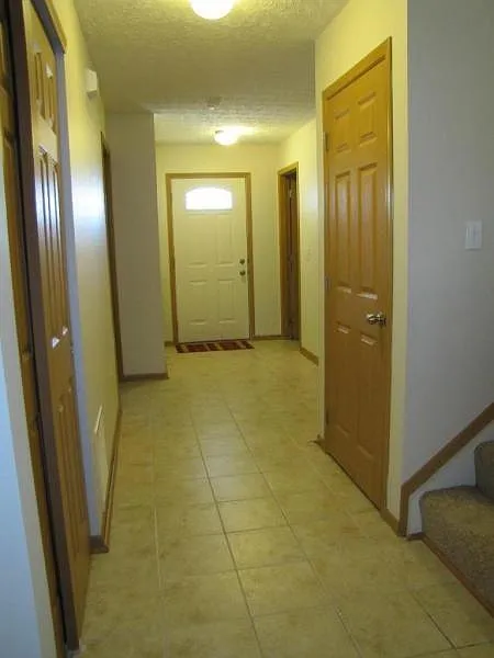 Foyer with ceramic floor - 131 Arrowfeather Ln