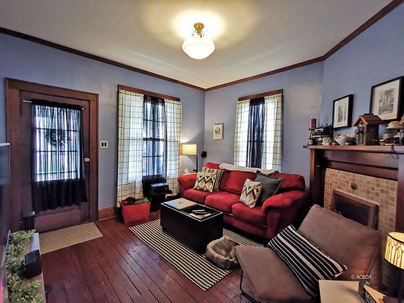 5th image of 81 Sunnyside Dr