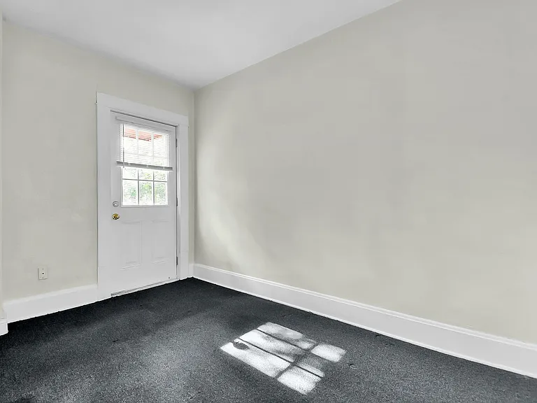 1506 Summit St — Photo 15