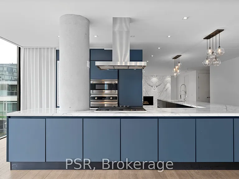 500 Wellington St W #Penthouse 1001 — Photo 2