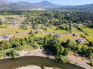 557 E Forks Cir, Cave Junction, OR 97523