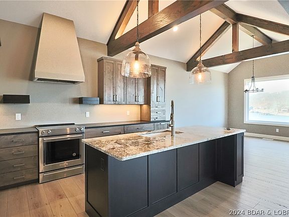 3rd image of 91 Hollow Oak Ct