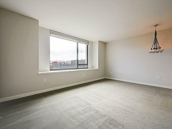 4th image of 260 King St Unit 541
