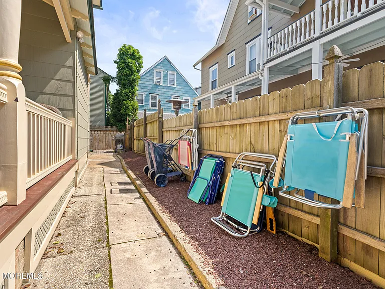 75 Webb Ave #UPPER -WEEKLY — Photo 39