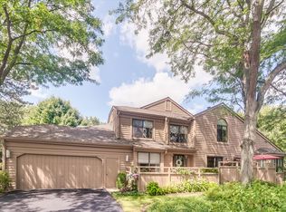 970 Longmeadow Ct, Lake Barrington, IL