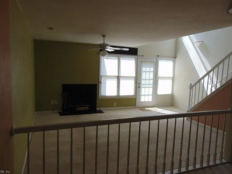 125 Wexford Dr E — Photo 16