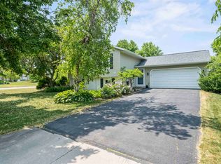 924 Fountain Dr, Sun Prairie, WI 53590